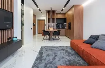 Jak vyčistit koberec od skvrn a kdy je čas na profesionální čištění?