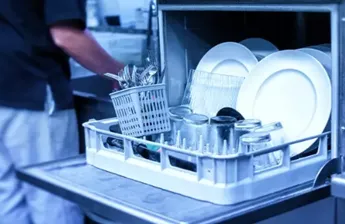 Nastavení správných hodnot profesionálních myček nádobí a praček
